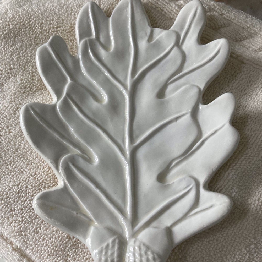 Ivory Leaf-Shaped Ceramic spoon rest